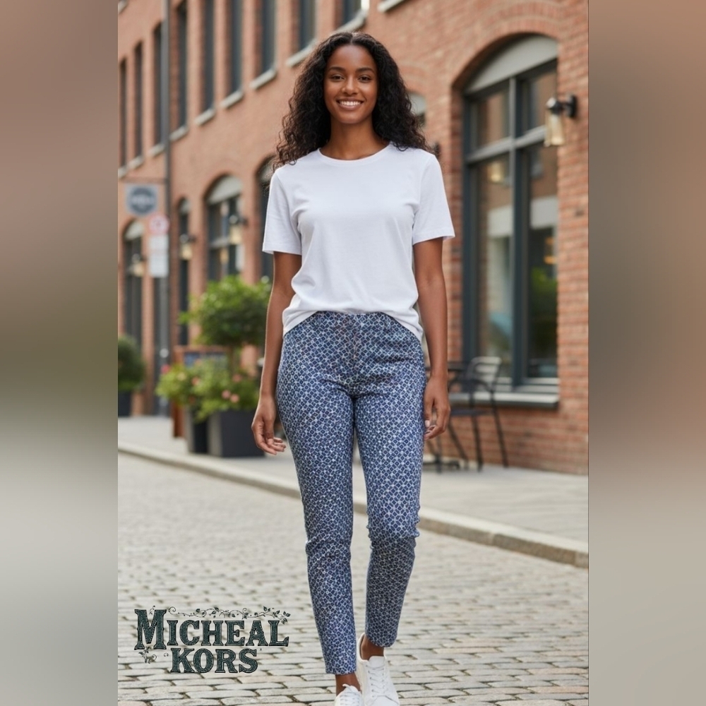 Michael Kors Blue Patterned Capri Pants Size 10 (CAP20) - Picture 2 of 13